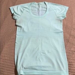 Lululemon size 6 swift tee